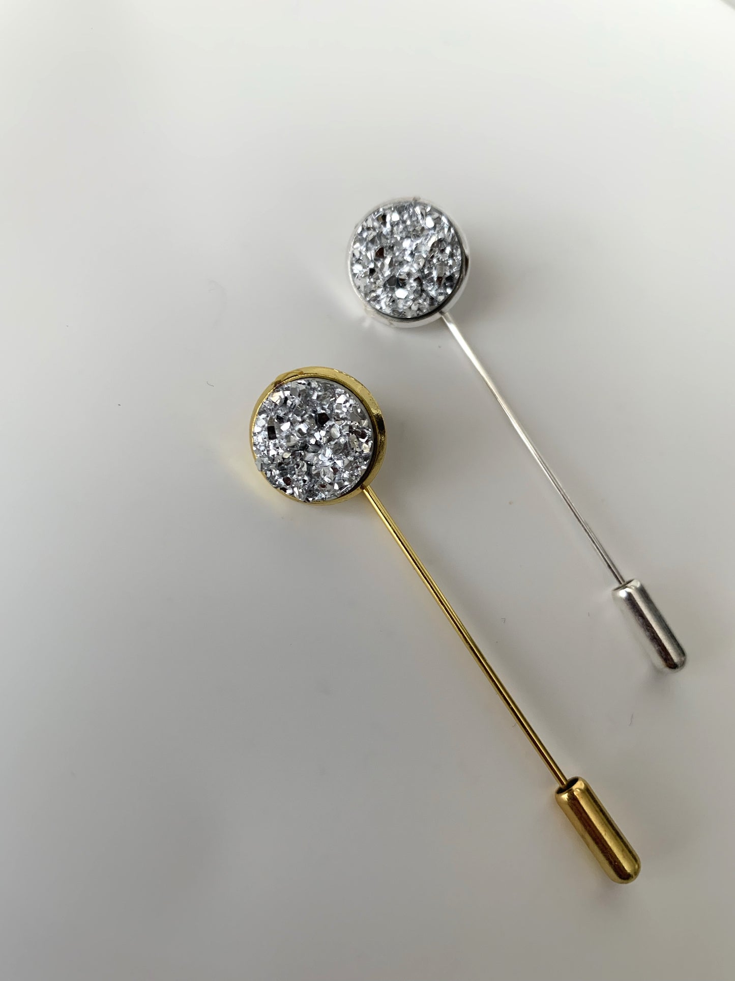 Lapel pin glacier