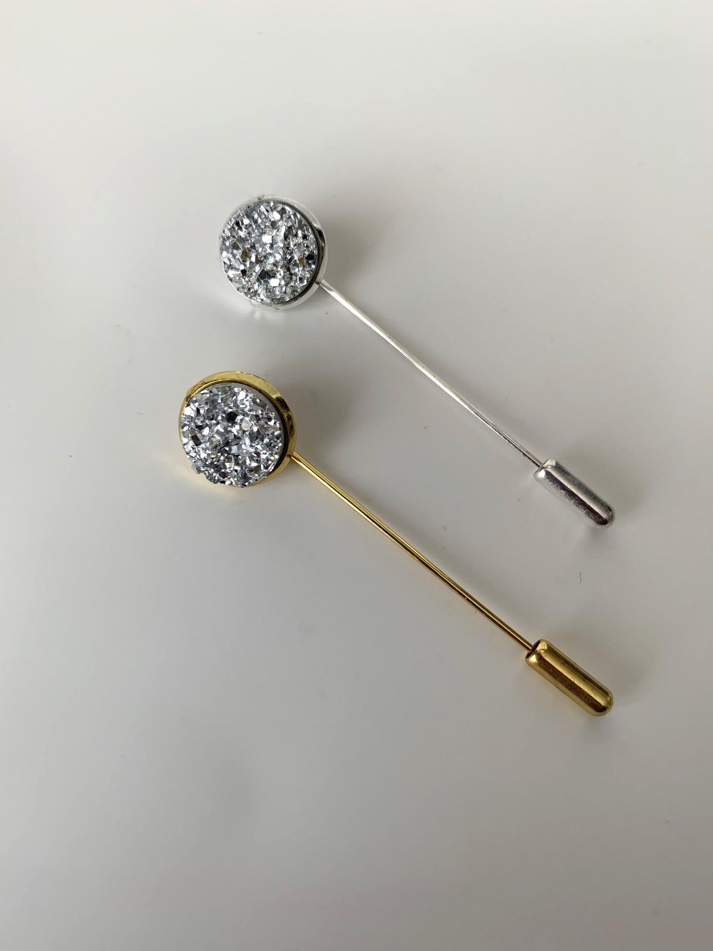 Lapel pin glacier