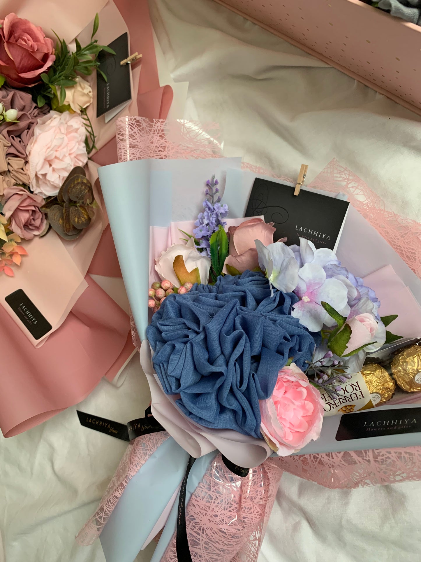 Azure mini bouquet with Ferraro