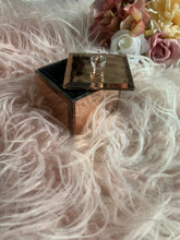 Load image into Gallery viewer, Trinket box by Jeff Banks
