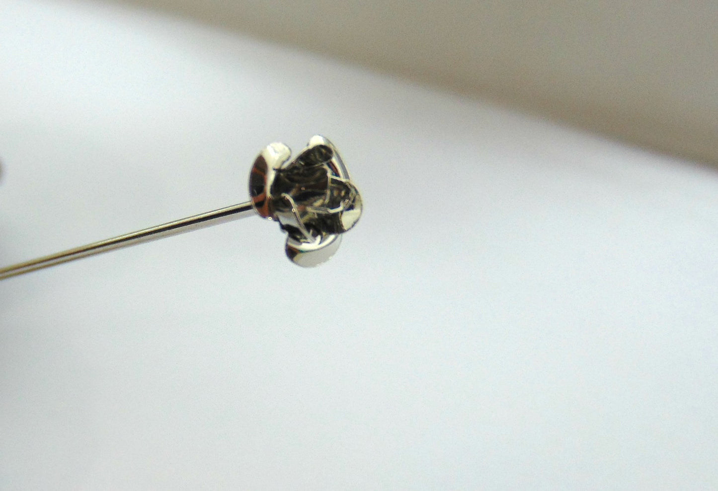 LONG ROSE FLOWER PIN